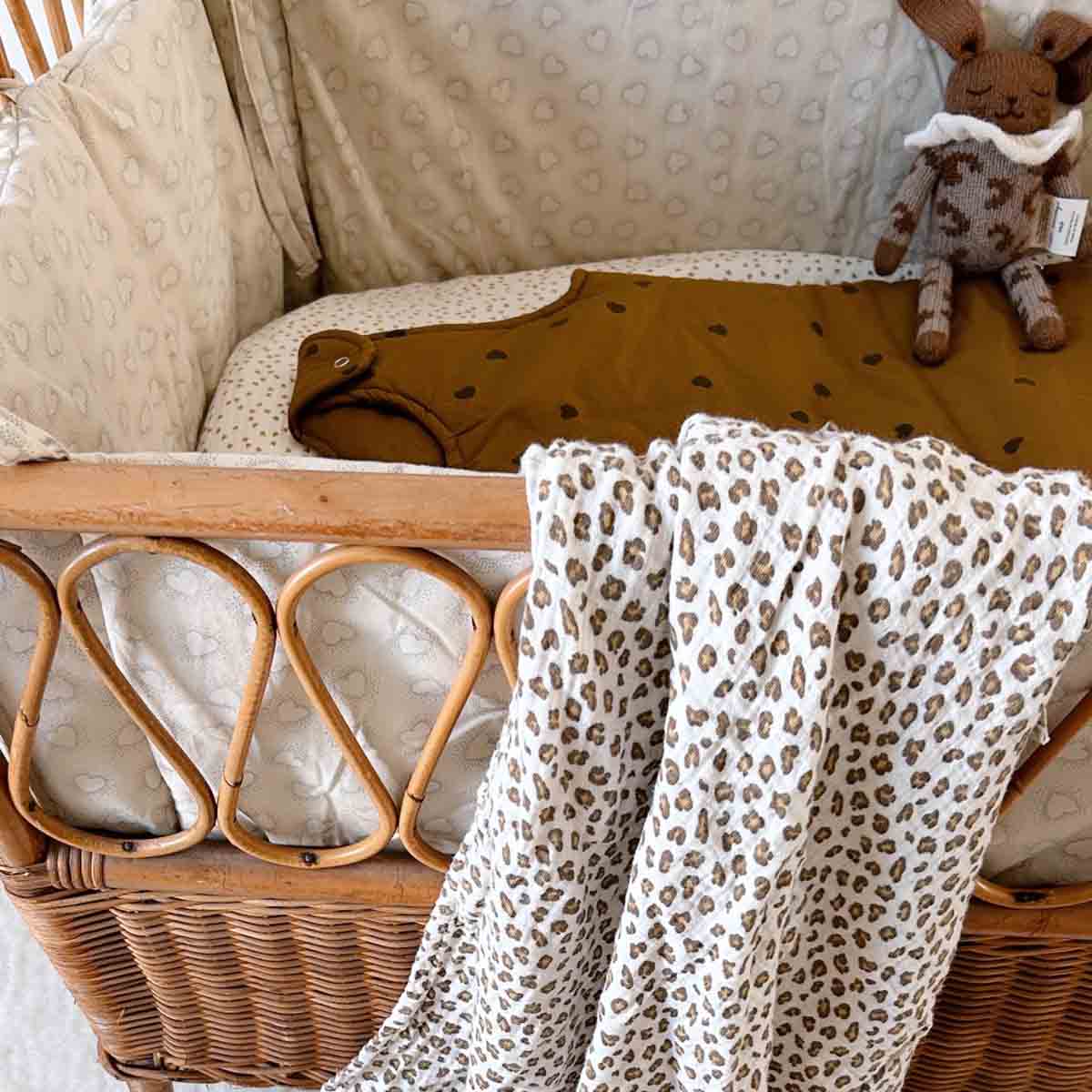 Bianca Mulltuch mit Mini-Leopardenmuster in Greige