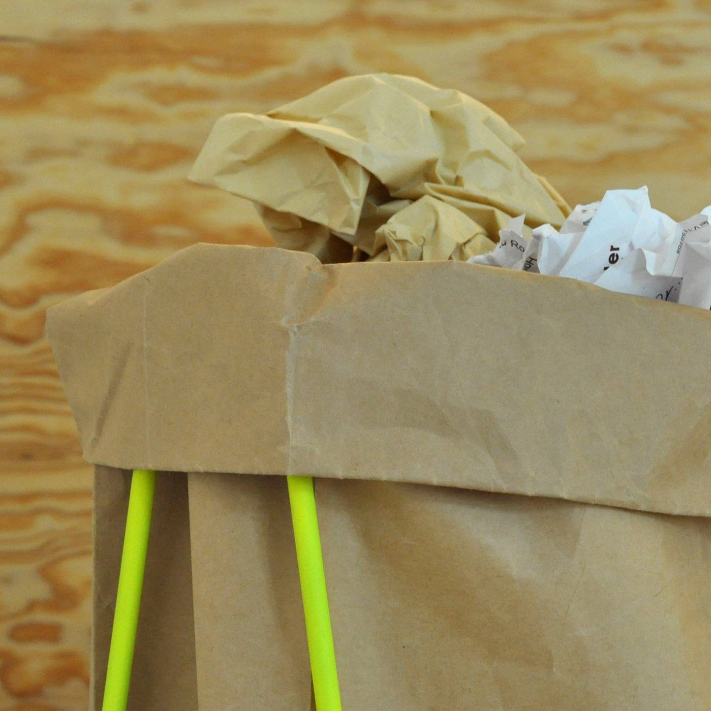 Papiertütenhalter / Papiertütenhalter weiß