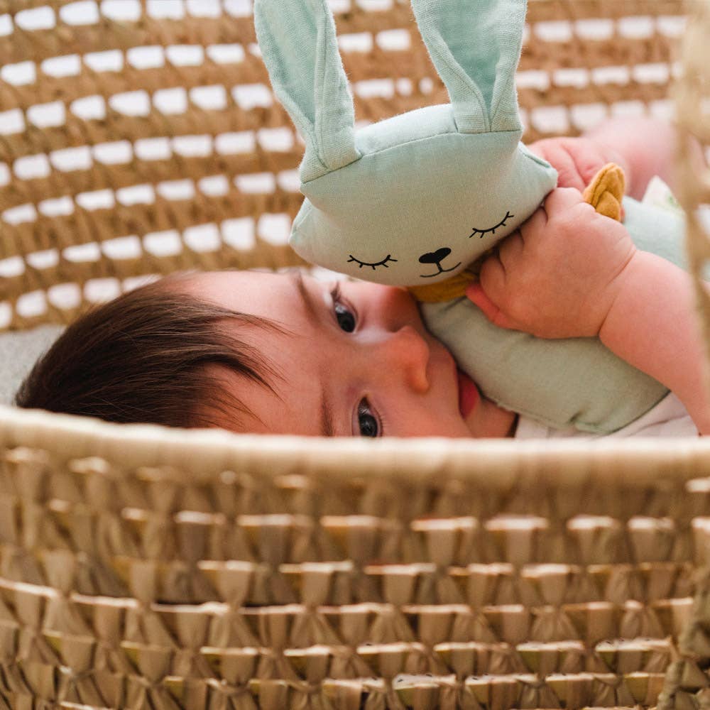 Bio-Rassel Hase aus Baumwolle für Babys