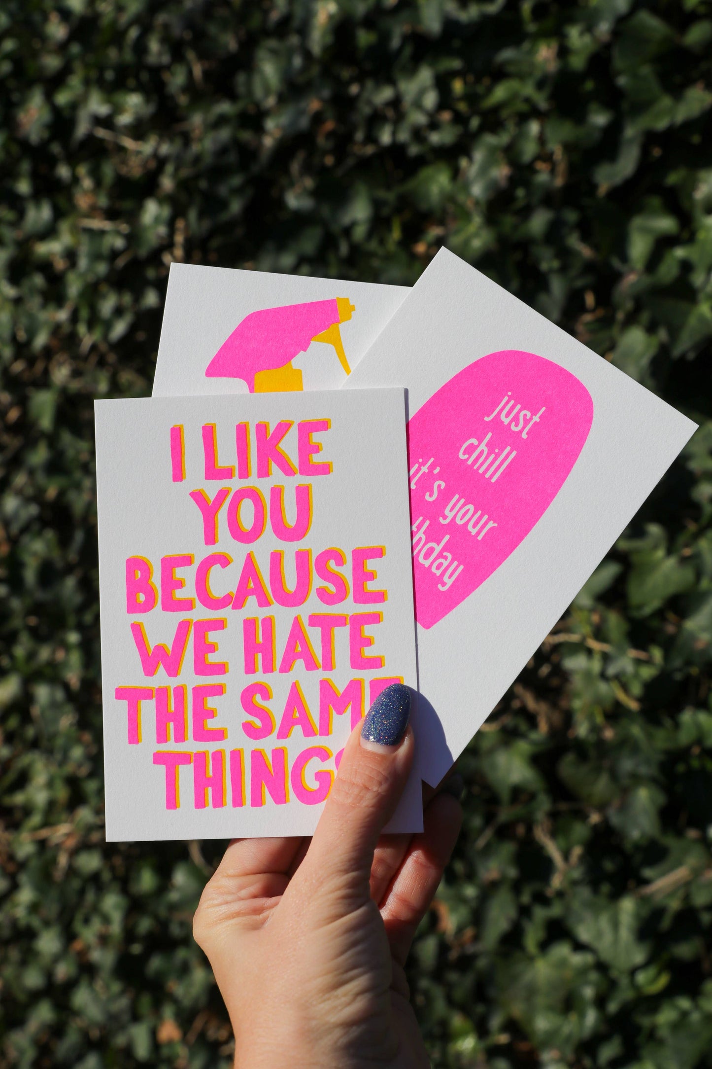 Postkarte „I Like You Because We Hate The Same Things“ von Studio Inktvis