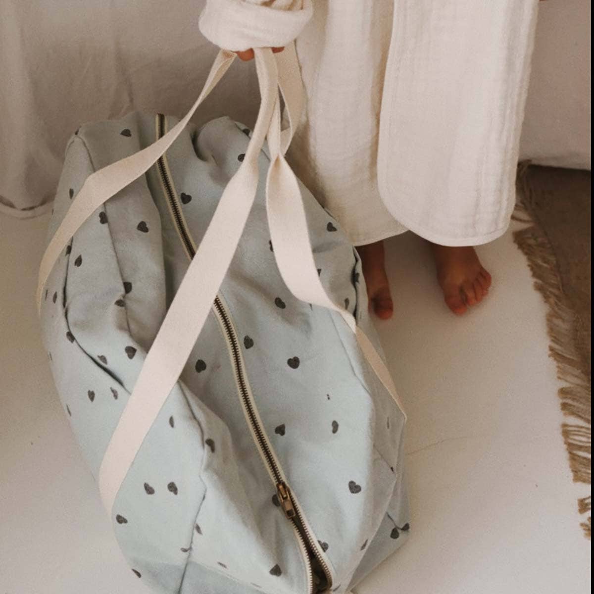 Raphael Wickeltasche und Weekender Blue Spray mit Herzmotiv